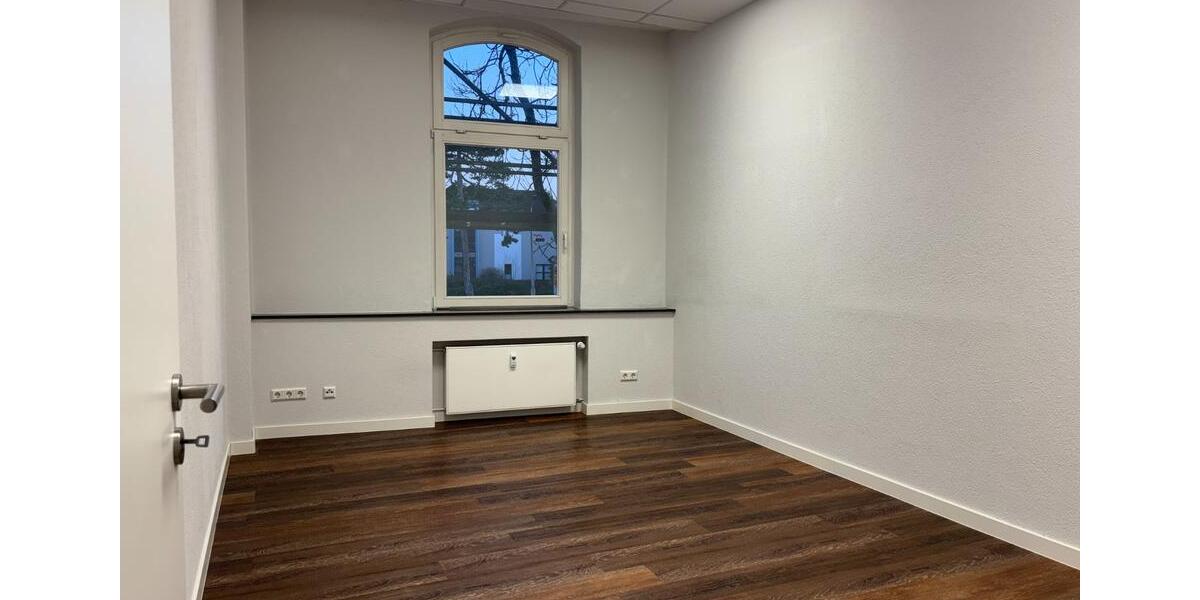 Erdgeschoßwohnung Zerbst (Anhalt) - 5 Zimmer, 135 m&sup2;, 810&euro; | Angebot:25855758