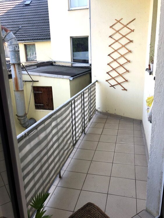 3-Raum Wohnung mit Balkon und neuer Einbauküche -WG geeignet 3 zimmer