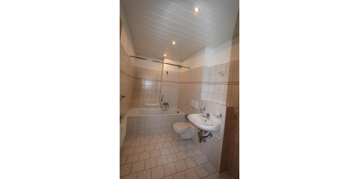 Dachgeschoßwohnung Meerane - 2 Zimmer, 56 m&sup2;, 300&euro; | Angebot:23039470