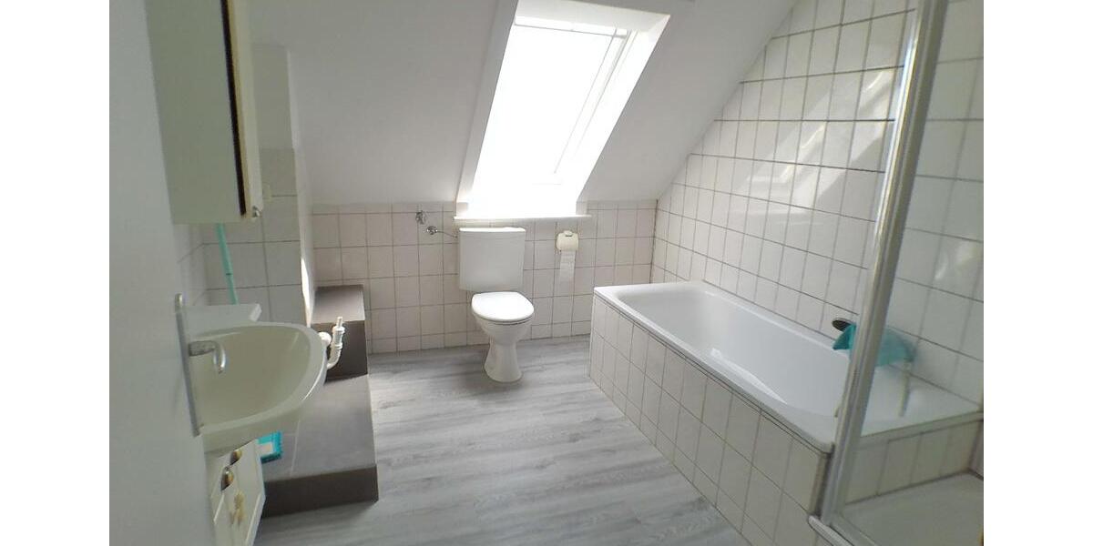 Dachgeschoßwohnung Itzehoe - 3.5 Zimmer, 81 m&sup2;, 900&euro; | Angebot:26029954