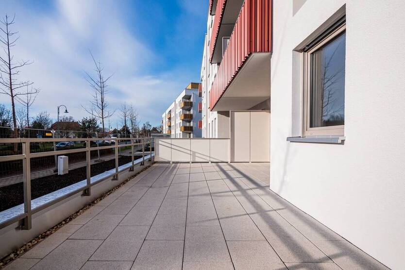 Tolle NeubauWohnung im Erstbezug, Terrasse, Balkon, 2 Bäder, Fußbodenheizung, etc.