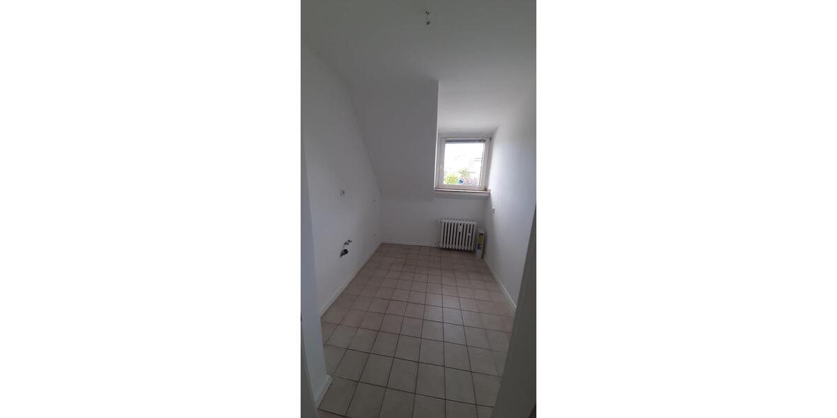 Dachgeschoßwohnung Mönchengladbach West - 3 Zimmer, 63 m&sup2;, 600&euro; | Angebot:25580135