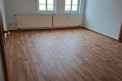 Wohnung Hildburghausen - 4 Zimmer, 74 m&sup2;, 450&euro; | Angebot:25062052