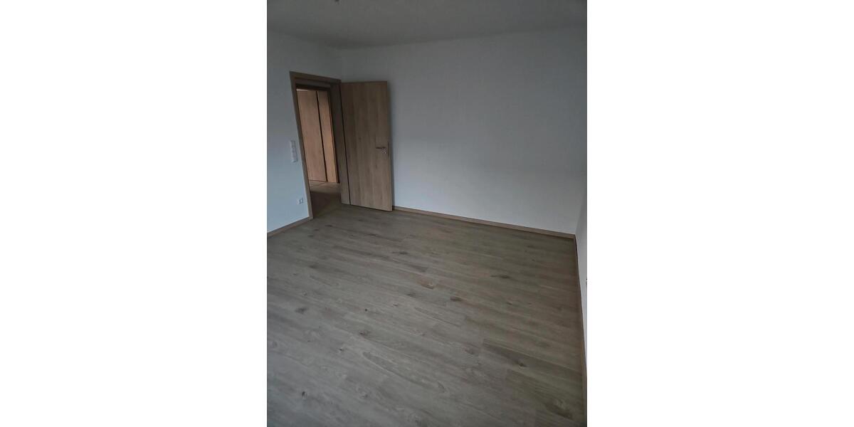Erdgeschoßwohnung Wallerstein - 4.5 Zimmer, 120 m&sup2;, 1.100&euro; | Angebot:26032310