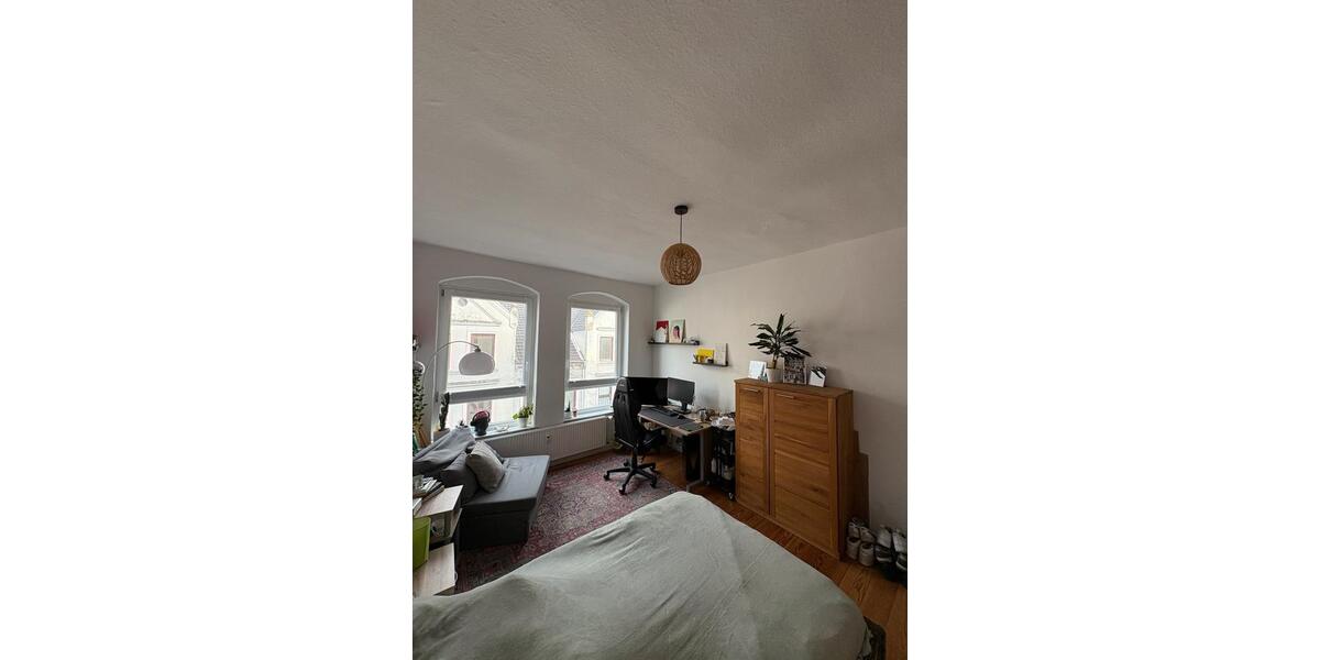 3er-WG | großes, helles Zimmer | Altbau | Holzdielen | ab Dez. 1 zimmer