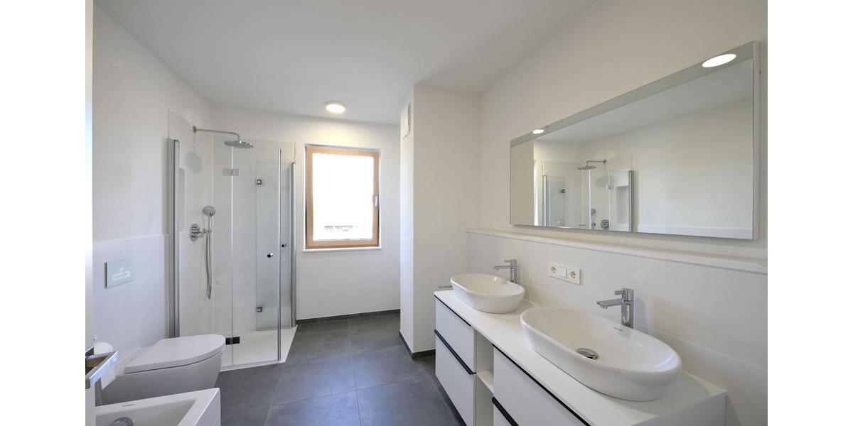 Etagenwohnung Schöllnach - 3 Zimmer, 92 m&sup2;, 920&euro; | Angebot:23685379