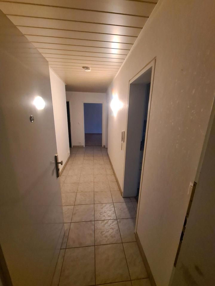 3 Zimmer Wohnung in Untertürkheim-Dietbachstr.11A zimmer