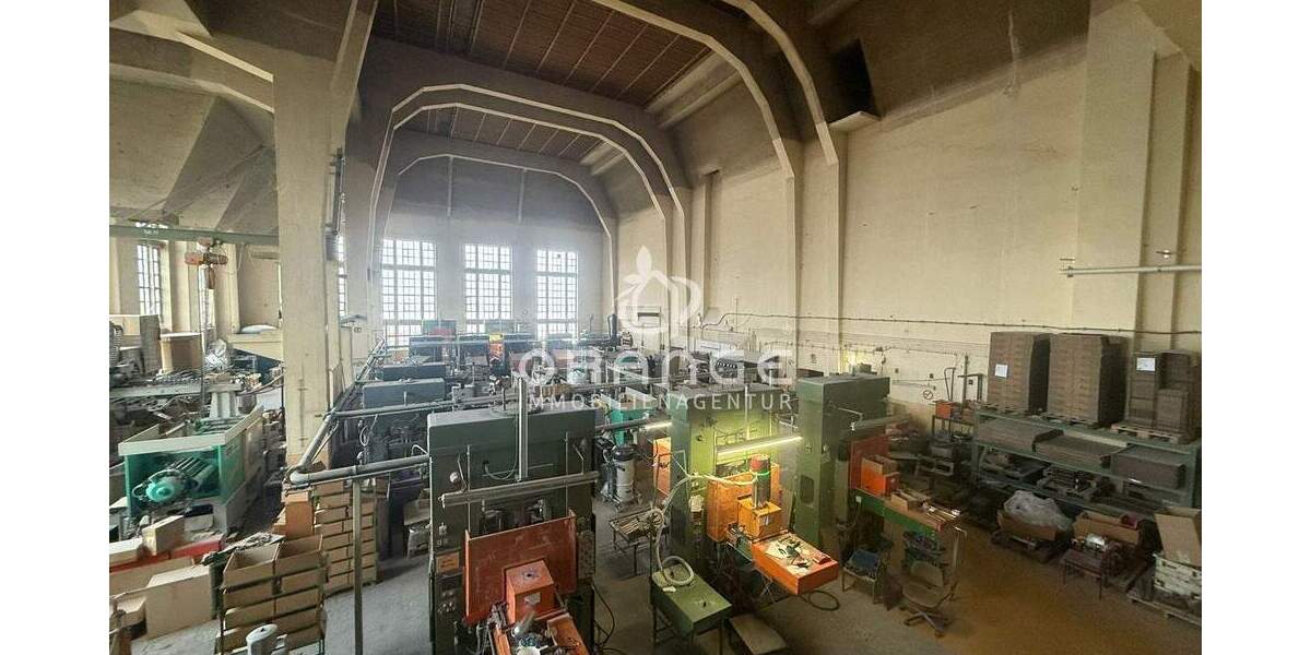 ***13m hohe Halle mit kernsanierter Bürofläche - Regensburg Osten*** zimmer