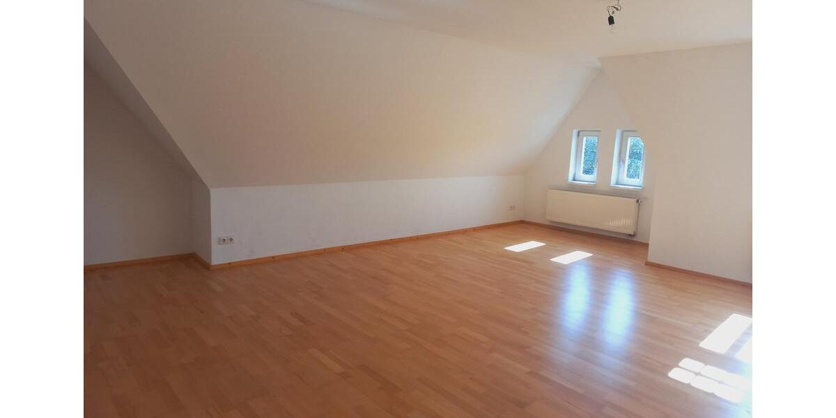 Dachgeschoßwohnung Nordhausen - 3 Zimmer, 88 m&sup2;, 654&euro; | Angebot:26617658