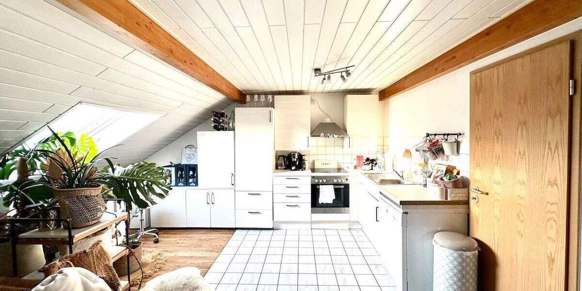 Gut geschnittene Dachgeschosswohnung in beliebter Wohnlage 2 zimmer