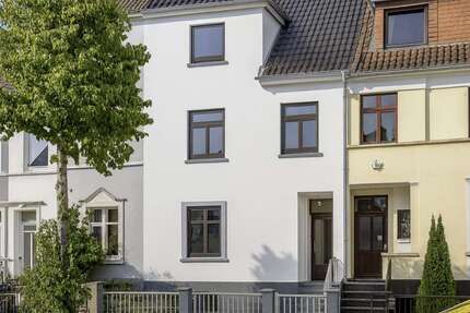 Haus Bremen Neustadt - 6 Zimmer, 229 m&sup2;, 390&euro; | Angebot:26884594