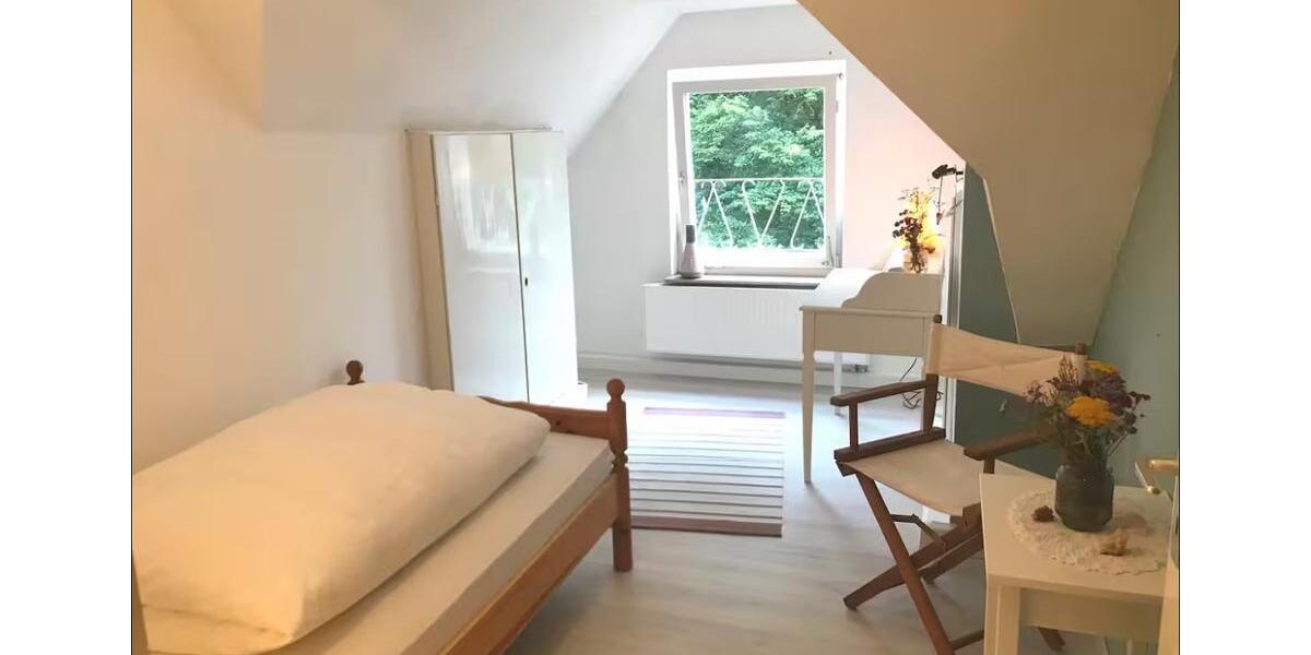 Einfamilienhaus Burgwindheim - 9 Zimmer, 250 m&sup2;, 1.600&euro; | Angebot:25025245