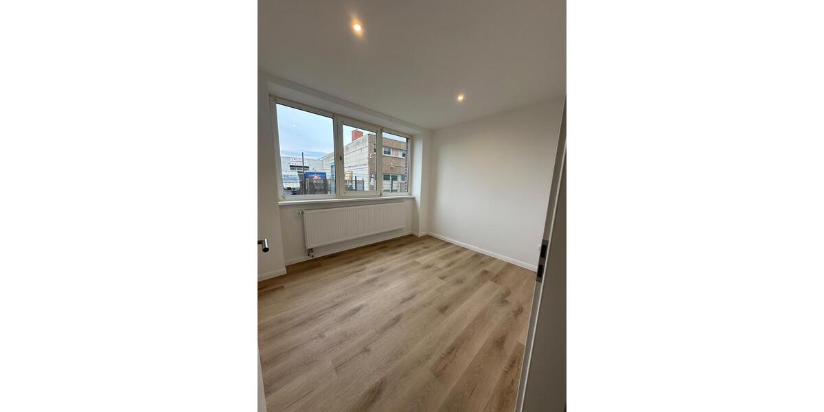 Hochparterre Hannover Nord - 4 Zimmer, 110 m&sup2;, 1.490&euro; | Angebot:26610280