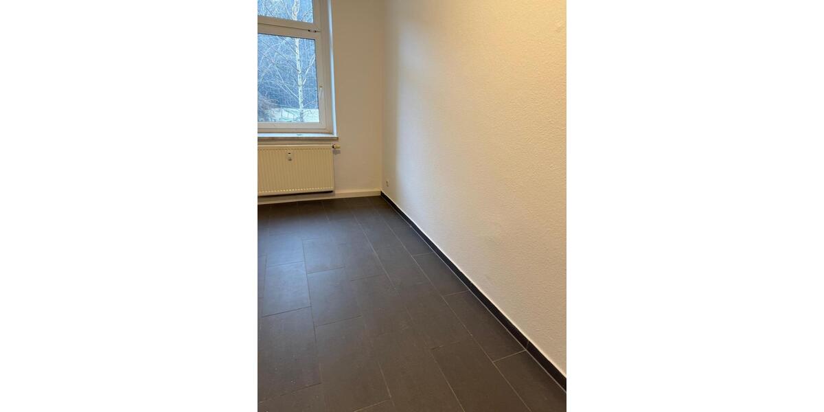 Erdgeschoßwohnung Werdau - 4 Zimmer, 89 m&sup2;, 395&euro; | Angebot:26302594
