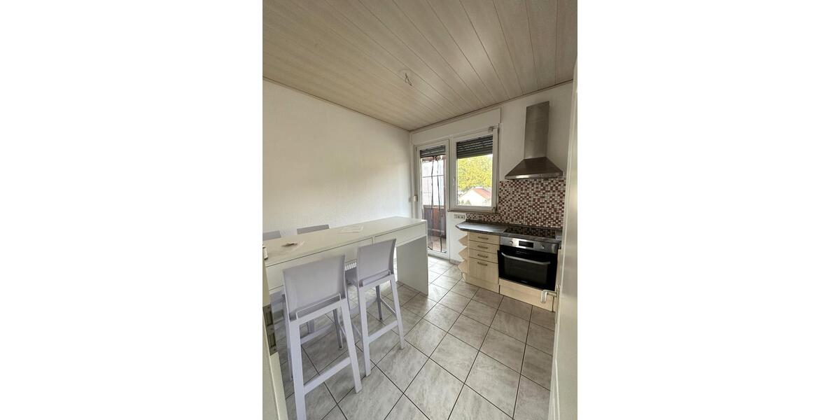 Helle, renovierte 4-Zimmer-Wohnung mit Balkon und Einbauküche in 4 zimmer