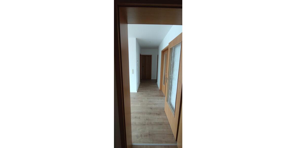 Dachgeschoßwohnung Cottbus - 3 Zimmer, 103 m&sup2;, 1.100&euro; | Angebot:24864999