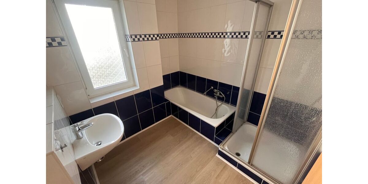 Sonnige 3,5 Z., Balkon, Küche, Diele, Bad, Gäste Bad. HWR. EGre - 3.5 Plettenberg | Angebot:25931702