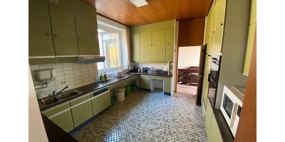 Wohnen auf Zeit Gummersbach - 8 Zimmer, 238 m&sup2;, 300&euro; | Angebot:24698416