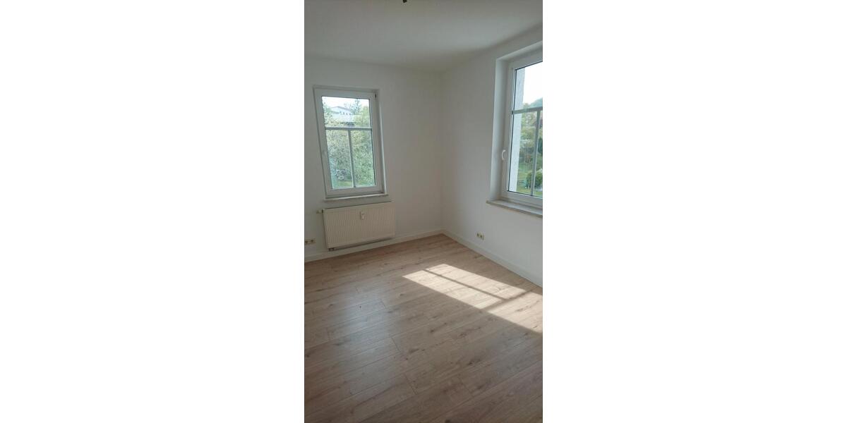 Etagenwohnung Pößneck - 4 Zimmer, 70 m&sup2;, 415&euro; | Angebot:26476635