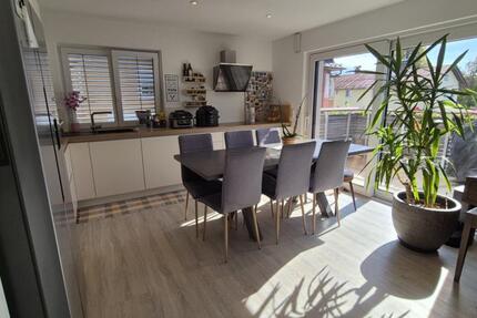 Neuwertige luxuriöse 3-Zimmer-Wohnung mit Balkon im Herzen von S zimmer