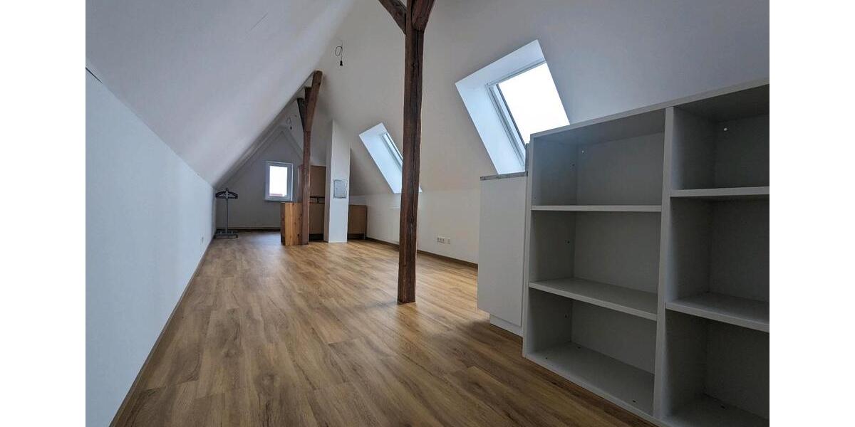 Dachgeschoßwohnung Trossingen - 4.5 Zimmer, 111 m&sup2;, 333&euro; | Angebot:25329957
