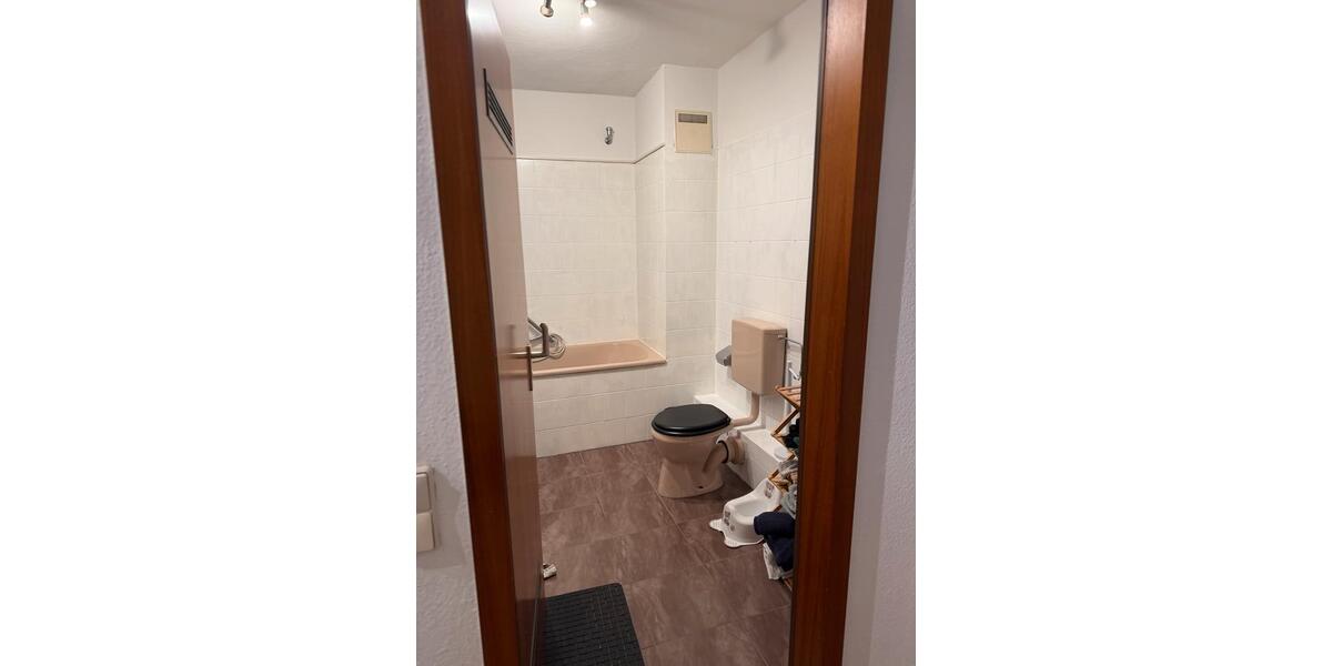 Etagenwohnung Hennef (Sieg) - 3 Zimmer, 92 m&sup2;, 1.250&euro; | Angebot:25935304