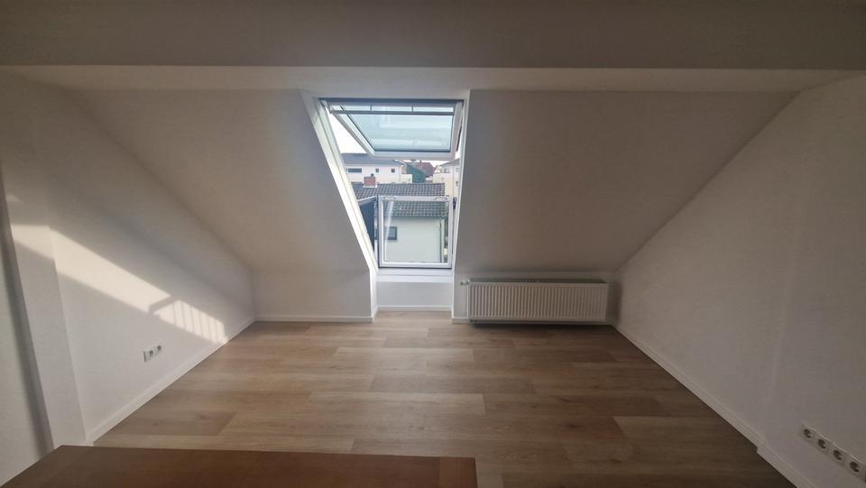Dachgeschoßwohnung Eisenberg (Pfalz) - 2.5 Zimmer, 60 m&sup2;, 660&euro; | Angebot:25719160