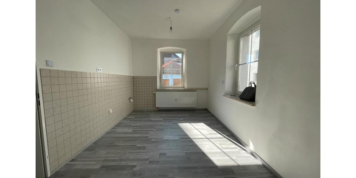 Erdgeschoßwohnung Weiden in der Oberpfalz - 4 Zimmer, 90 m&sup2;, 670&euro; | Angebot:25414318