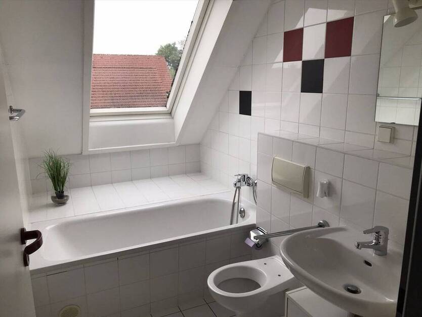 Schöne 1-RaumWohnung mit Balkon, Stpl. und EBK in ruhiger Wohnsiedlung!