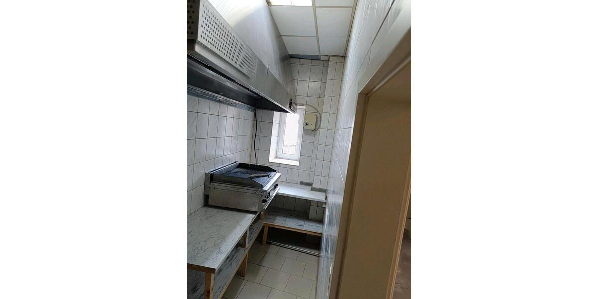 Einfamilienhaus Zeitz - 6 Zimmer, 300 m&sup2;, 1.600&euro; | Angebot:23649340