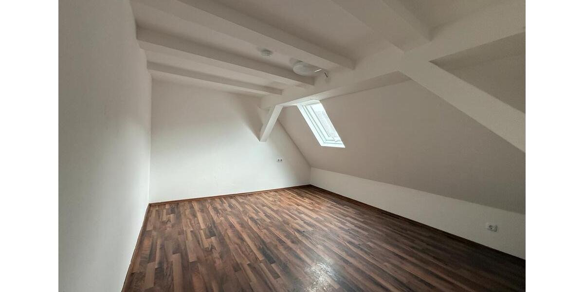 Dachgeschoßwohnung Lichtenstein - 4 Zimmer, 9 m&sup2;, 970&euro; | Angebot:26267575