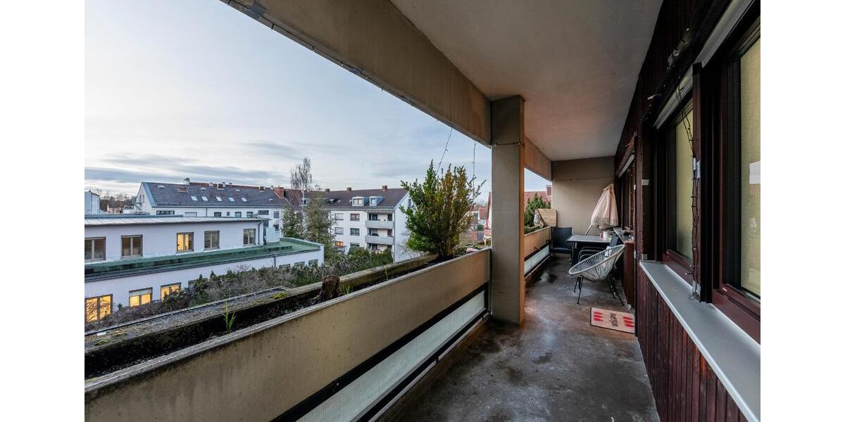 Hochwertig sanierte 3-Zimmer-Wohnung mit Aufzug & Balkon 3 zimmer