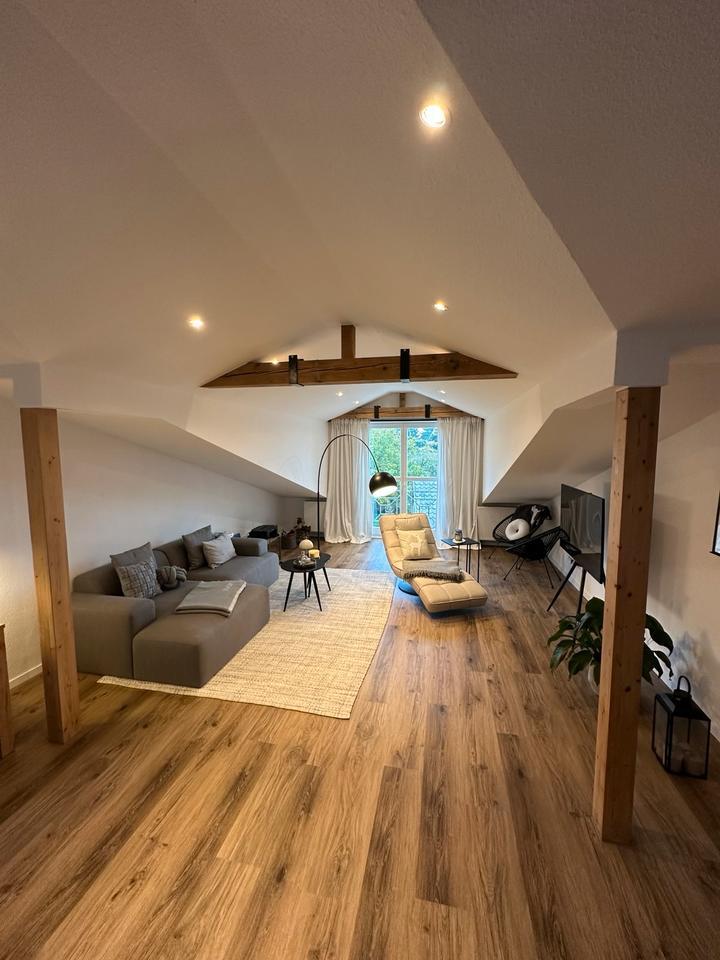 2-Zimmer Dachgeschosswohnung im Herzen von Alt Breinig (52223) zimmer