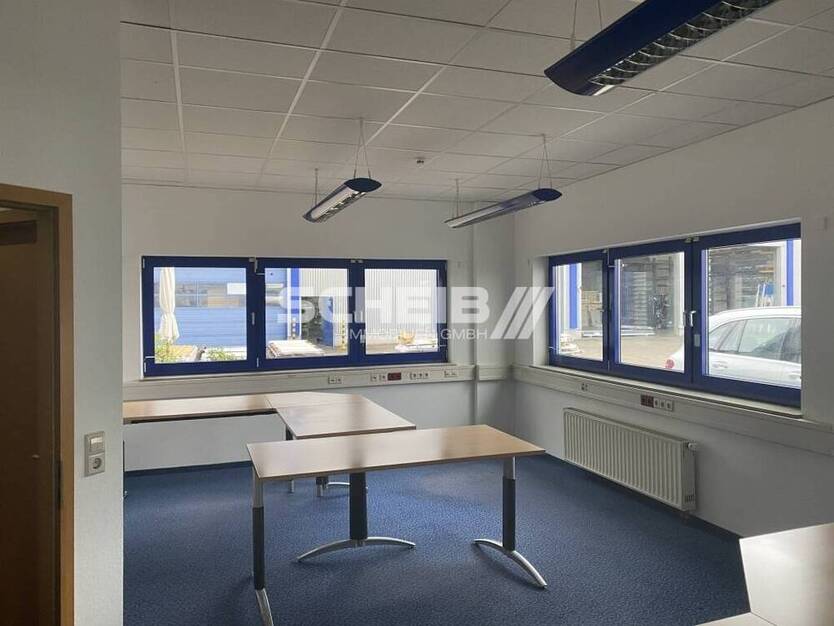 ***Erdgeschossbürofläche, Parkplätze, Schulungsräume***