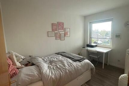 Helles Zimmer in freundlicher Dreier WG 4 zimmer