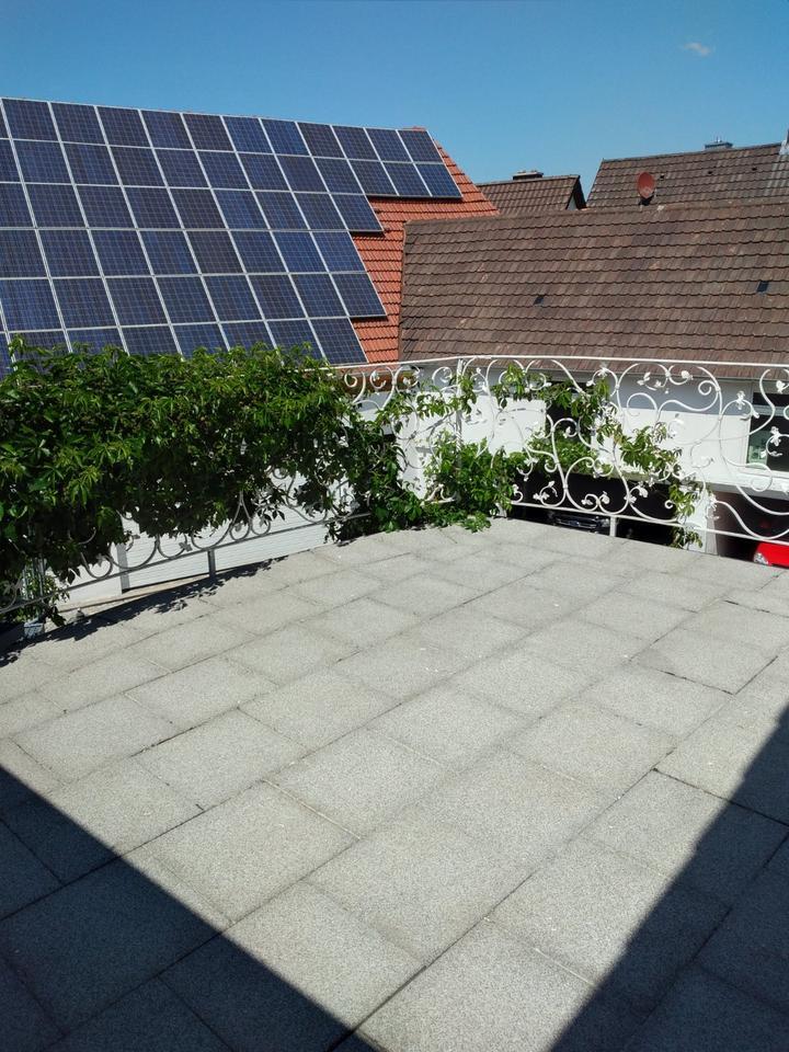 Großz. Einfam.haus mit Einl.w., Hof, Garten, Garage in Gernach