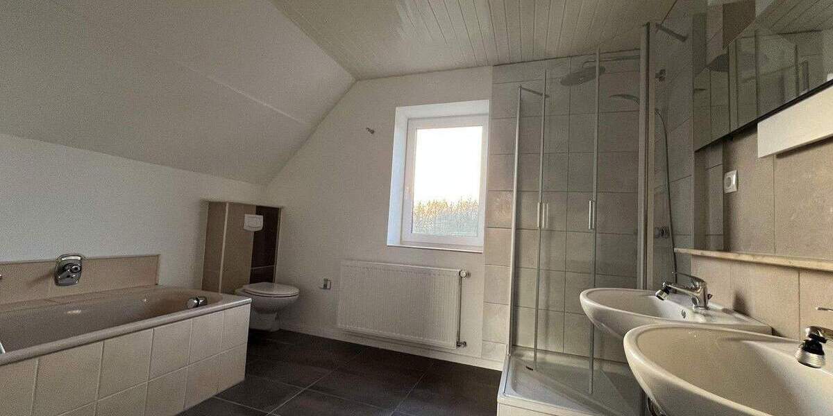 Etagenwohnung Nienburg Holtorf - 5 Zimmer, 142 m&sup2;, 1.190&euro; | Angebot:25820395