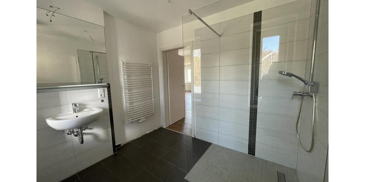 Etagenwohnung Ilmenau - 2 Zimmer, 77 m&sup2;, 735&euro; | Angebot:26007144