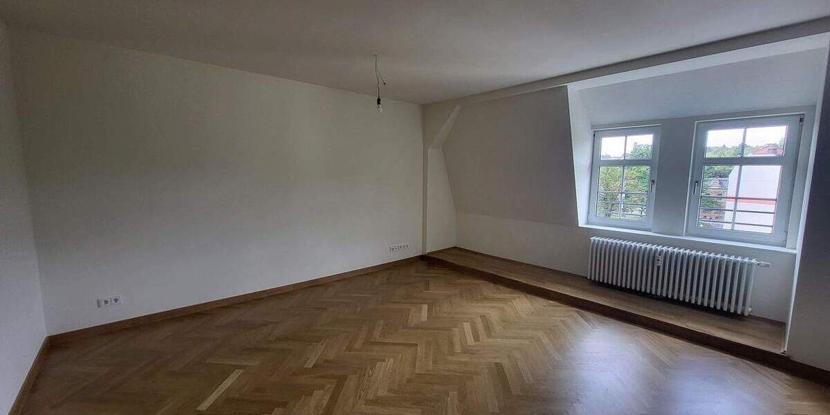 Hochwertige Sanierung im Zweitbezug - 4-Raum-Wohnung - Tageslichtbad, Gäste-WC, Parkett, Stellplatz 4 zimmer