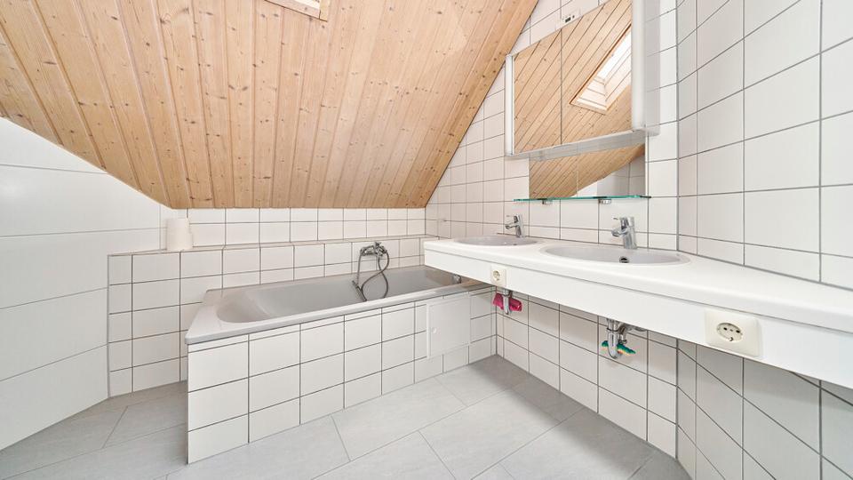 Dachgeschoßwohnung Bietigheim-Bissingen Bissingen - 3 Zimmer, 80 m&sup2;, 1.000&euro; | Angebot:25162024