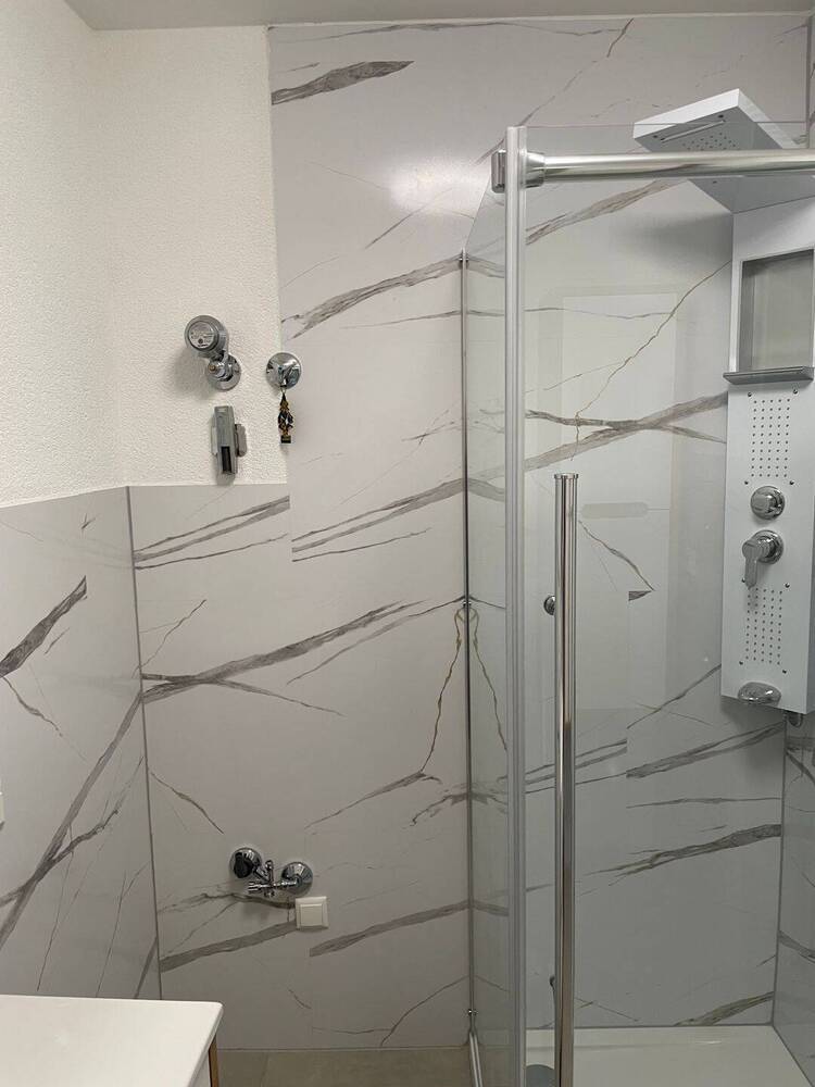 Komplett Renovierte 3 12 Zimmer Wohnung