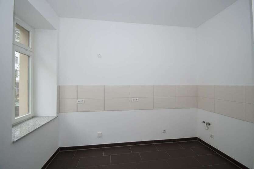 mit 360° Rundgang! Sanierte 2 Zimmer mit Balkon + großer Küche am Brühl! 2 zimmer