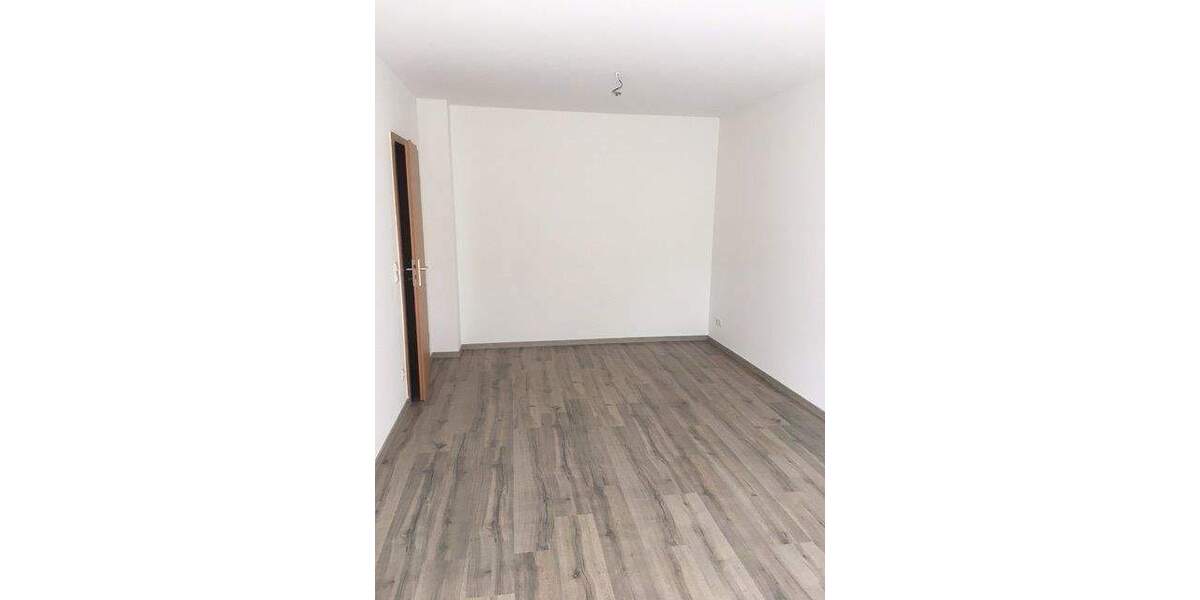 HELLE WOHNUNG MIT BALKON, LIFT UND TG-STELLPLATZ SUCHT NEUEN MIETER!!! 2 zimmer