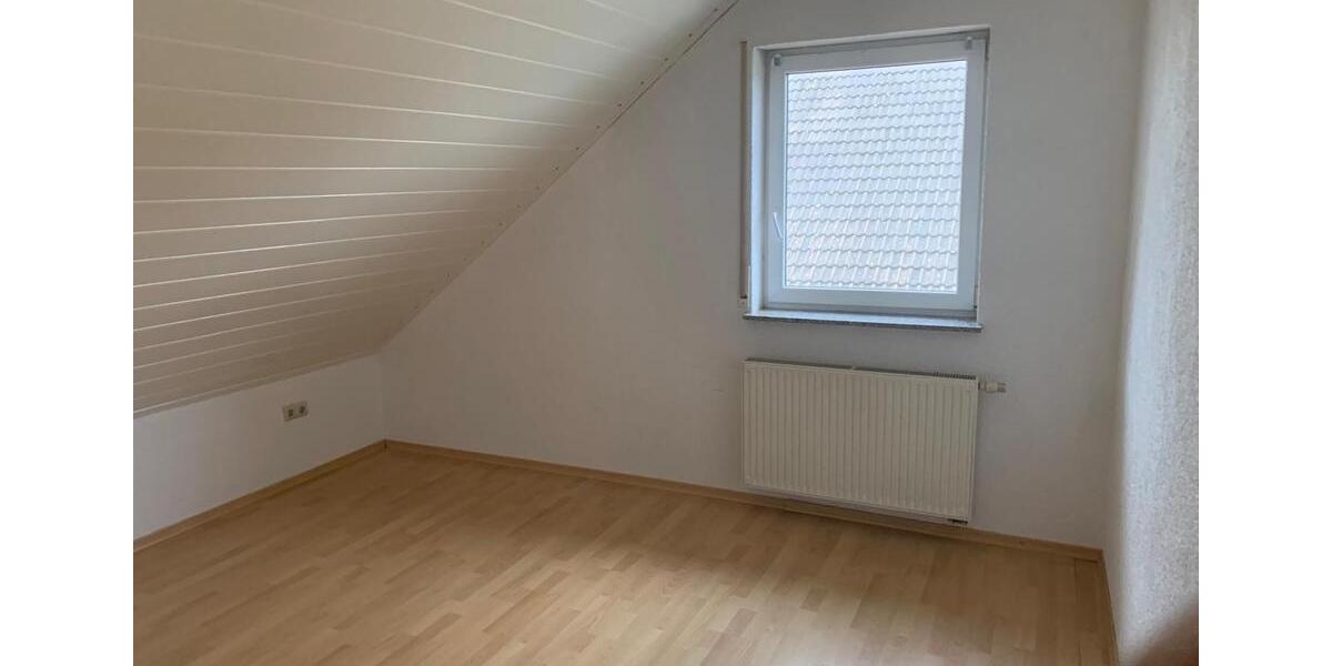 Dachgeschoßwohnung Limburg an der Lahn - 4 Zimmer, 94 m&sup2;, 1.000&euro; | Angebot:25285667