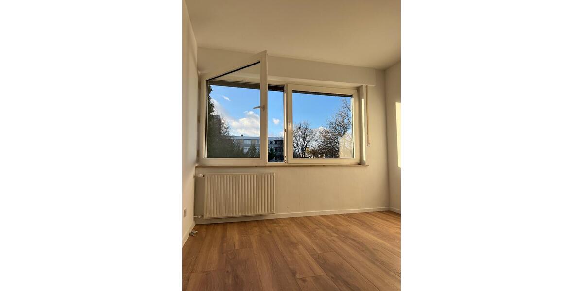 Modernisiertes Reihenendhaus – Stilvolles Wohnen mit Garten & vie 5 zimmer