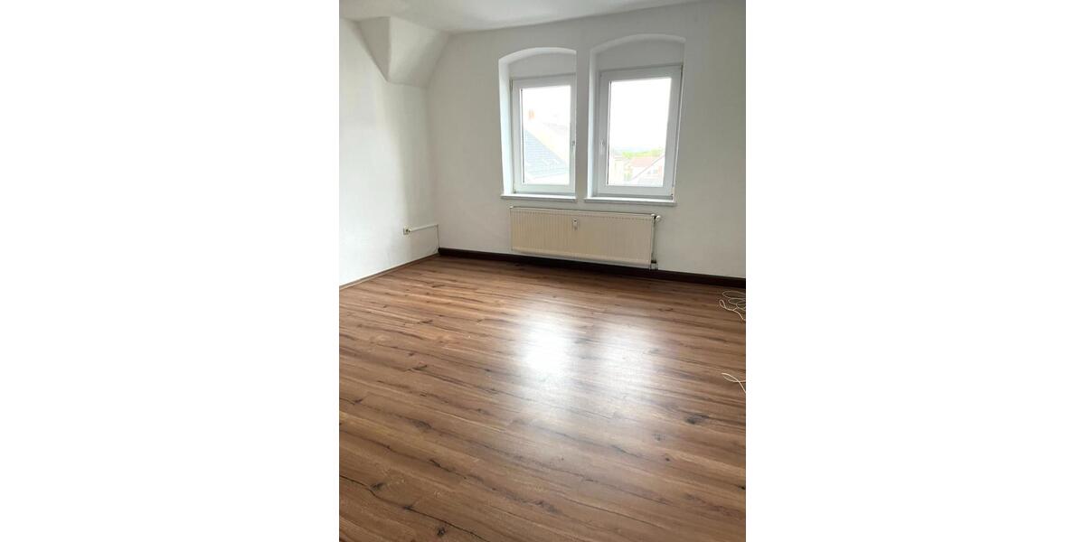 Dachgeschoßwohnung Crimmitschau - 3 Zimmer, 74 m&sup2;, 385&euro; | Angebot:26548284