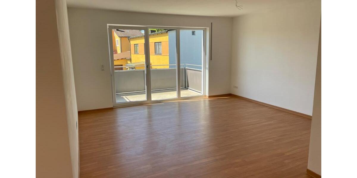 Etagenwohnung Parsberg - 3 Zimmer, 86 m&sup2;, 900&euro; | Angebot:26690736