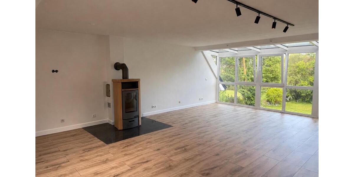 Dachgeschoßwohnung Schortens - 3 Zimmer, 98 m&sup2;, 860&euro; | Angebot:26610293