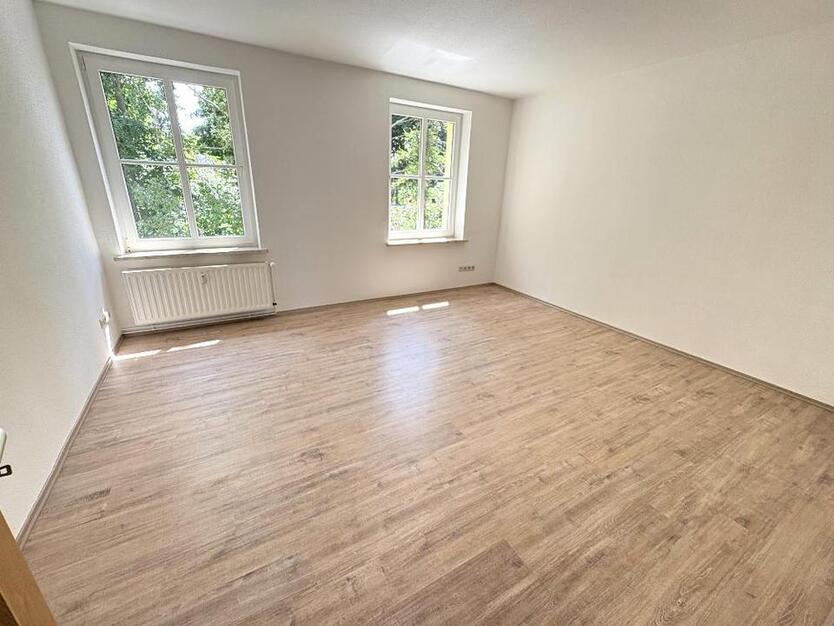 Schöne 3 Zimmer Wohnung mit Dusche und Balkon!