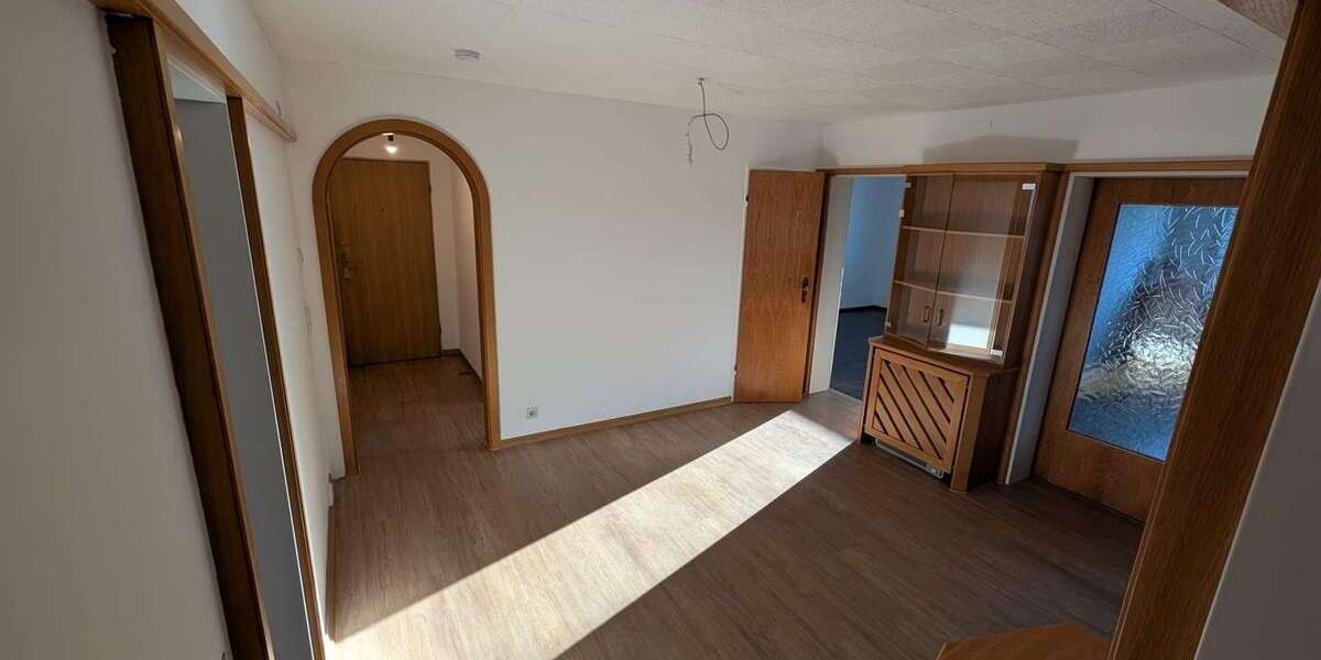 Etagenwohnung Lindenberg - 4 Zimmer, 97 m&sup2;, 950&euro; | Angebot:27033124